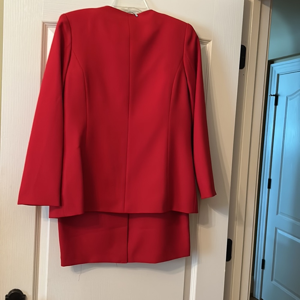 Suit - Picture 2 of 15